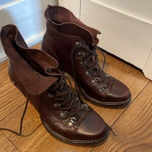 Neosens Size 9 or 9.5 (40 European) ankle boot with chunky 3” heel